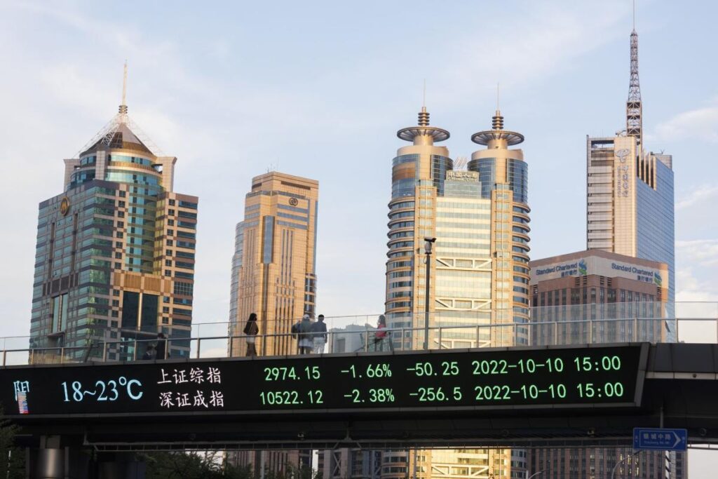 China Stocks Fall as Xi Disappoints on Covid Policy and Property