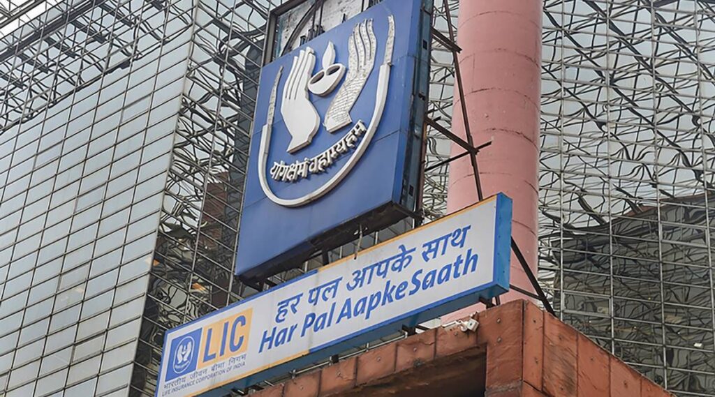 LIC market share rises to 68.24%