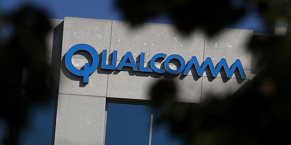 Qualcomm stock drops more than 7% after poor outlook, months-long chip glut