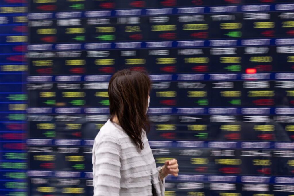 Asia Stocks Fall, Led by China; Treasuries Rally: Markets Wrap