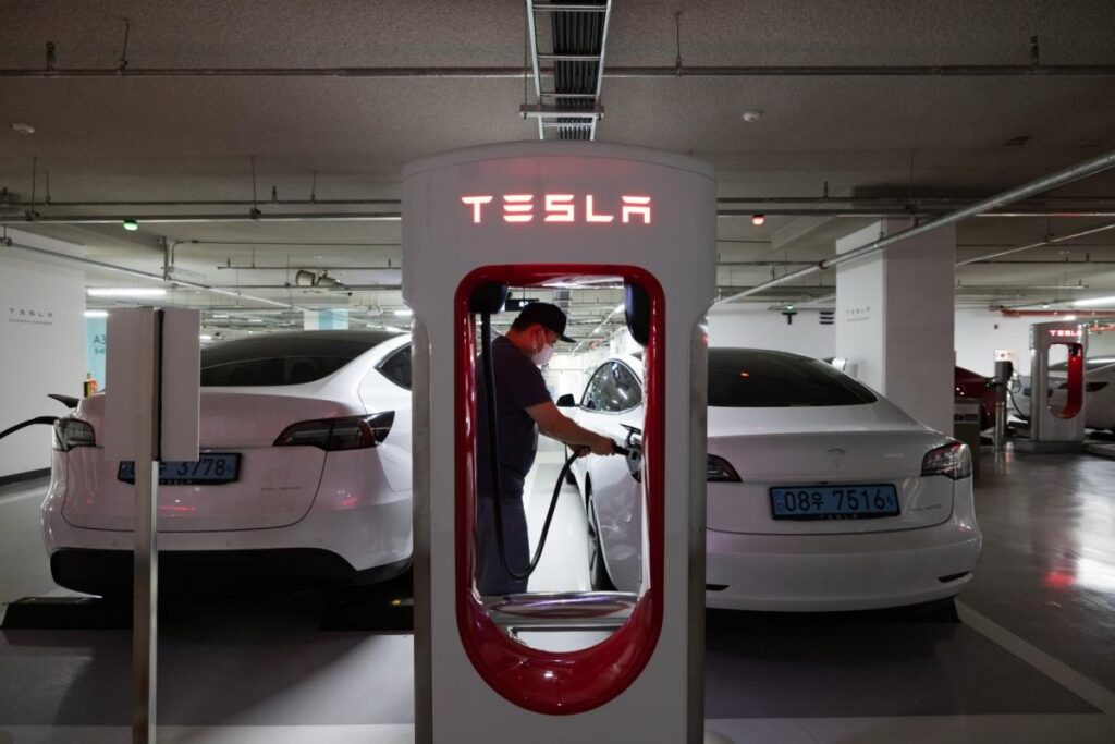 Tesla’s Drop Puts $157 Million Korea Structured Products at Risk