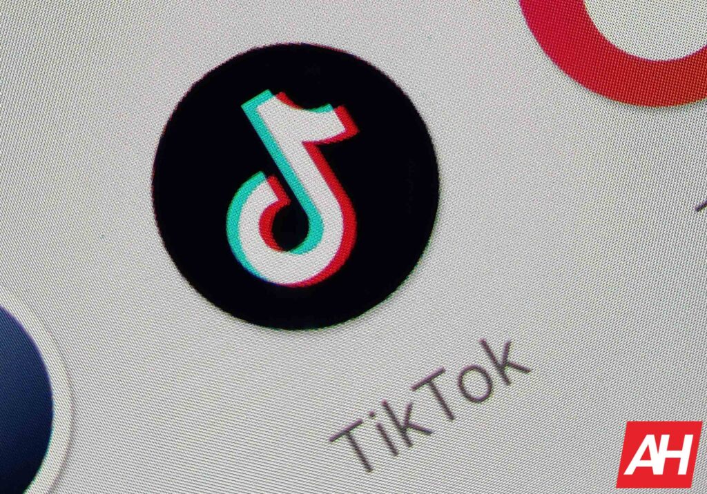 US government bans TikTok from official devices