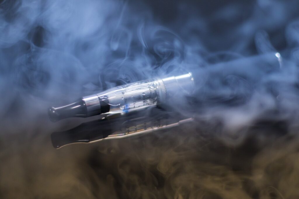 Public health experts urge US health officials to correct e-cigarette misinformation