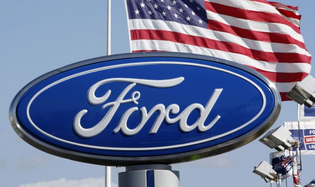 1,000 salaried Ford workers retire after pension warning from automaker