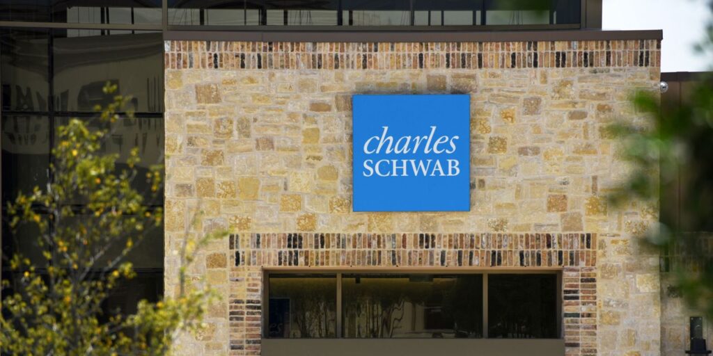 Citi Analyst Lowers Estimates for Charles Schwab Due to Cash Sorting Issues