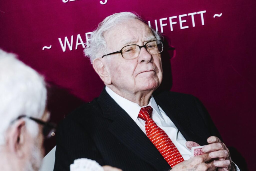 Warren Buffett in Contact With Biden Team on Banking Crisis