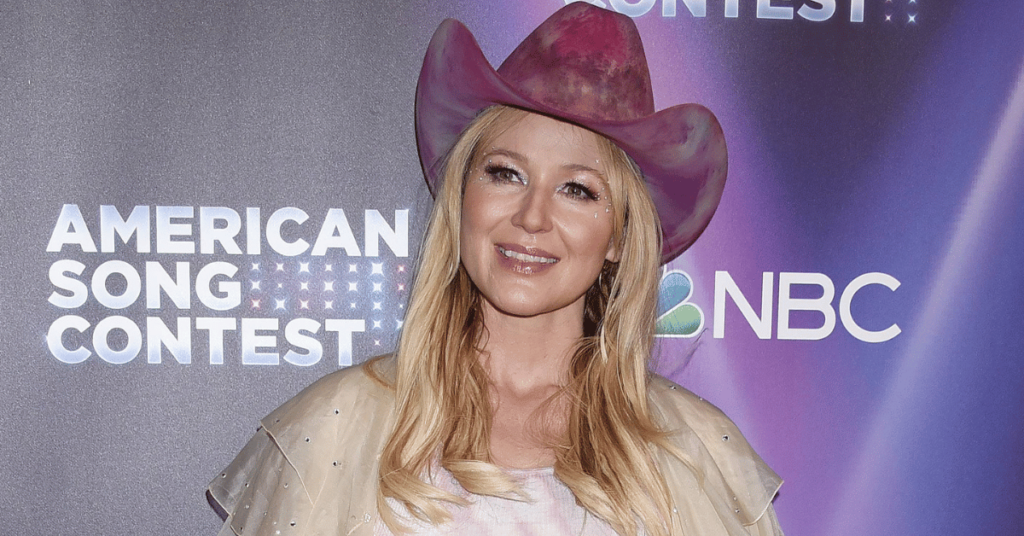 Singer Jewel Accuses Her Mom Of Embezzling $100 Million From Her