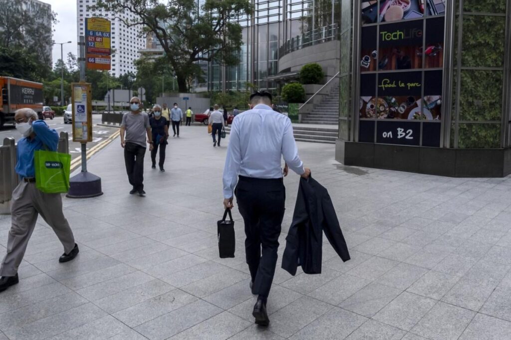 Stocks, US Futures Decline as Traders Trim Risk: Markets Wrap