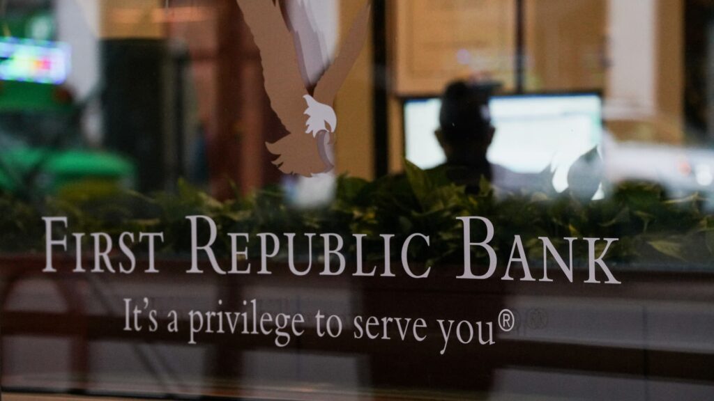 JPMorgan takes over First Republic after it's seized by Californian financial regulator