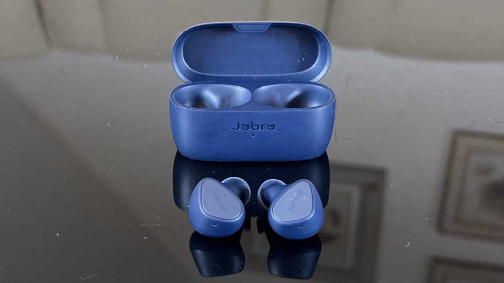 Jabra Elite 4 earbuds - in case