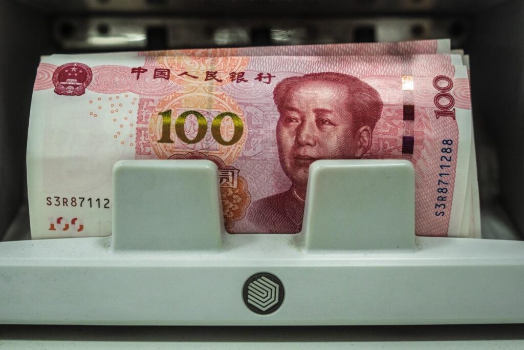 Yuan Drops Toward Record Low as China Budges in Fight With Bears