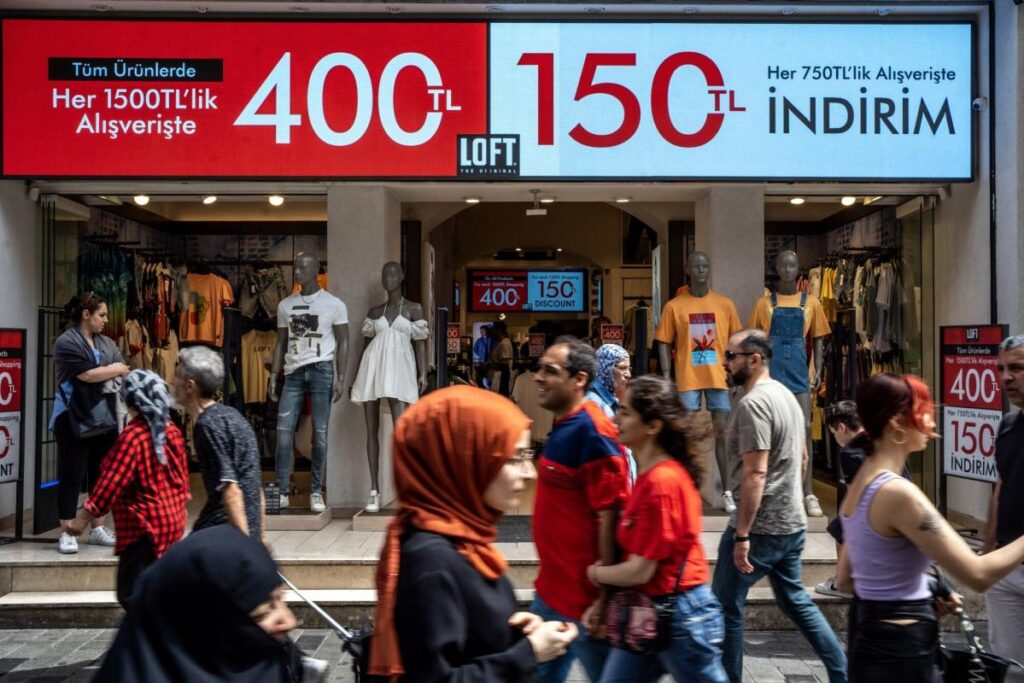 Turkish Inflation Nears 60%, Piling Pressure on Central Bank