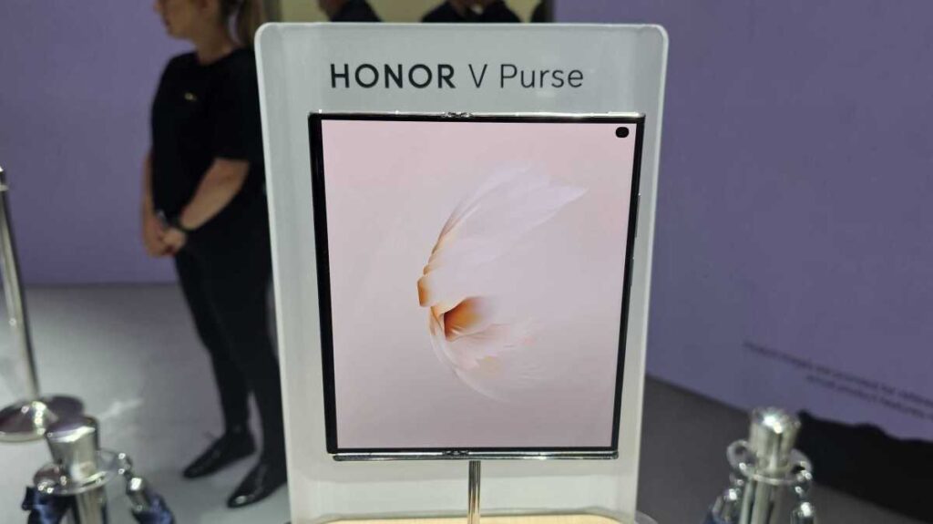 Honor V Purse concept phone on a chain