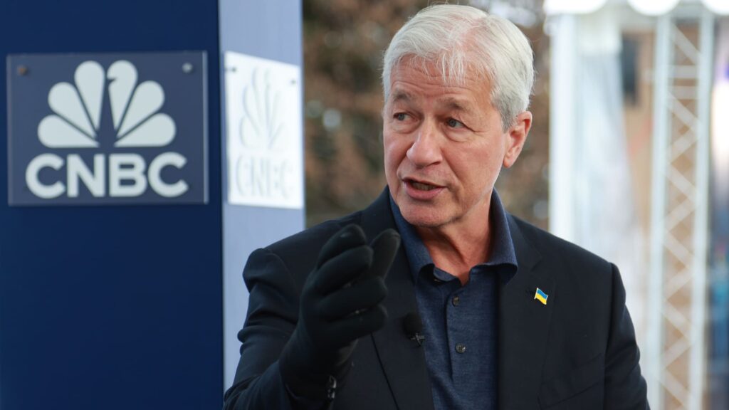 Jamie Dimon warns on U.S. economy in 2024, 2025