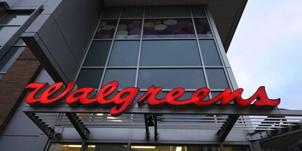 Walgreens Earnings Beat Forecasts; New CEO Slashes Dividend