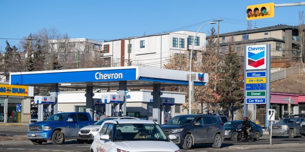 Apache, Occidental, and Chevron Enter Unpopular Deals