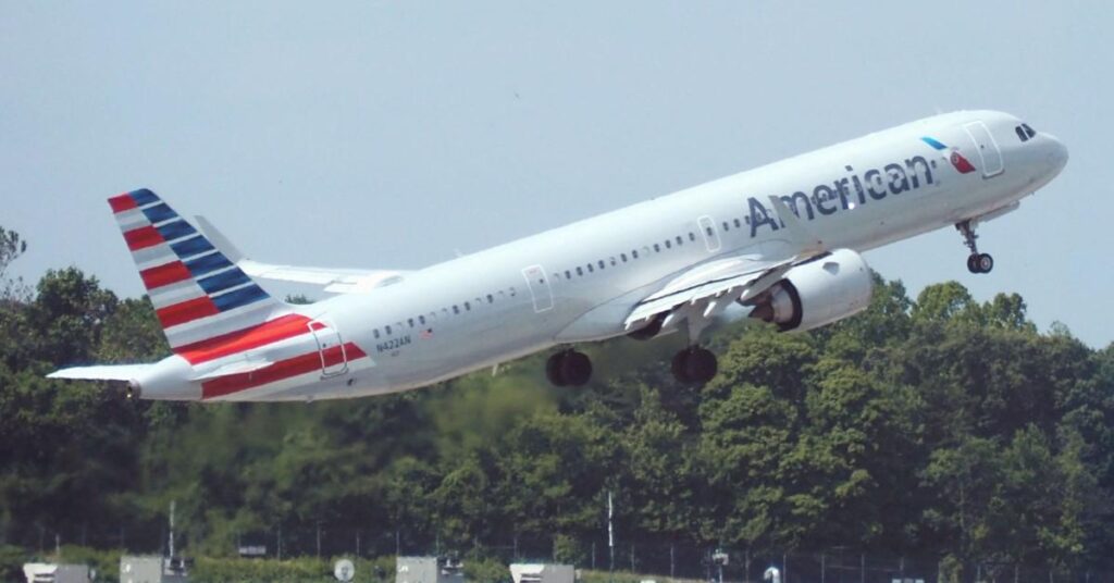 American Airlines Passenger Forces Place to Turn Around Over Excessive Farting