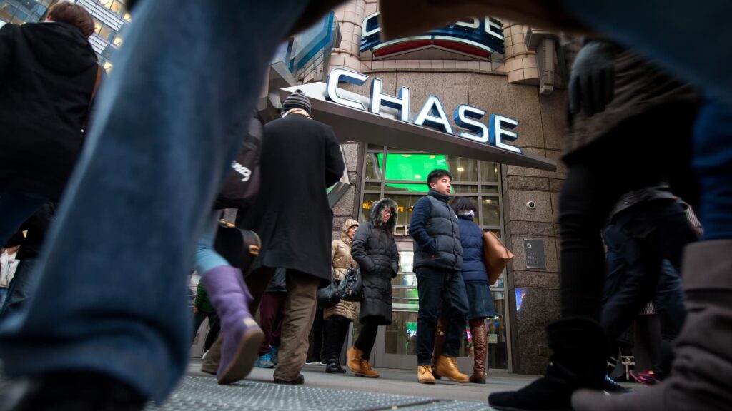 JPMorgan Chase, Wells Fargo cut overdraft revenue to $2 billion in 2023