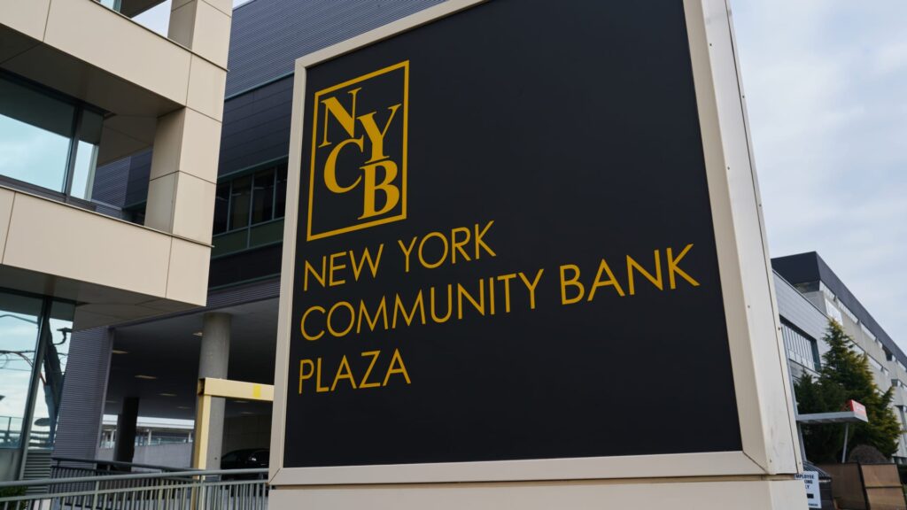 NYCB lost 7% of deposits in past month, slashes dividend to 1 cent