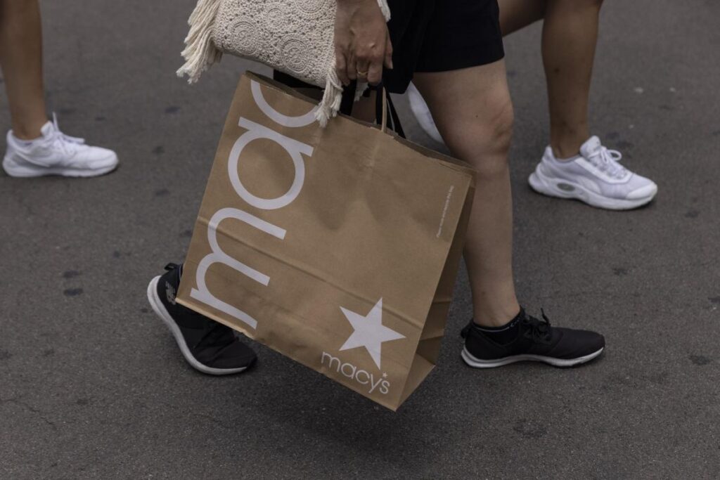 Macy’s Sinks Most in Four Years After Ending Buyout Talks