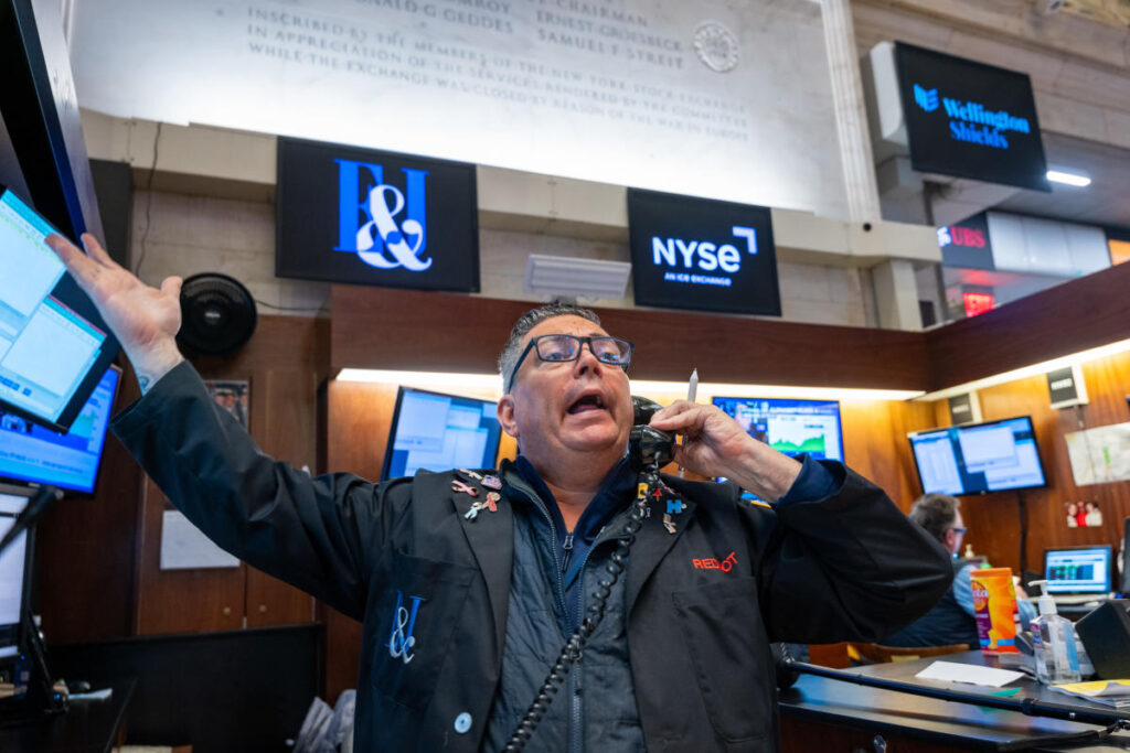 Stocks rise as big bank earnings roll in