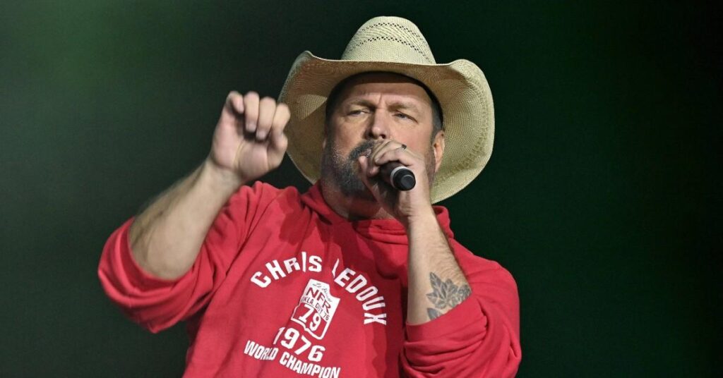 Garth Brooks ‘Obsessively Lives Like He’s Broke Despite $450M Fortune’