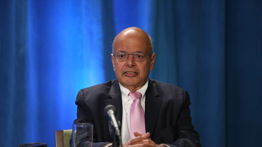 Ajit Jain dumps more than half of his Berkshire Hathaway stake