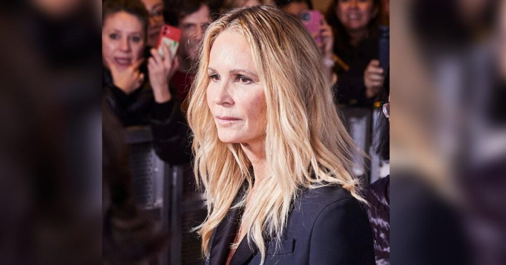 Elle Macpherson's Friends Fear She's Dicing With Death by Choosing Holistic Cures to Treat Breast Cancer