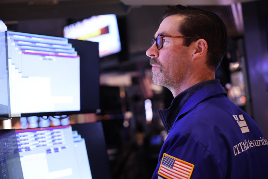 Stocks Fall as Traders Take Cover Before Payrolls: Markets Wrap