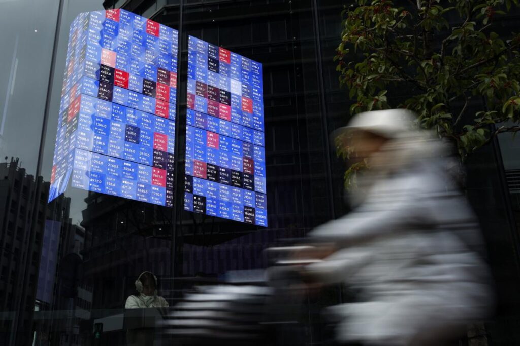 Japan Tech Selloff Extends as DeepSeek Pressures AI Stocks