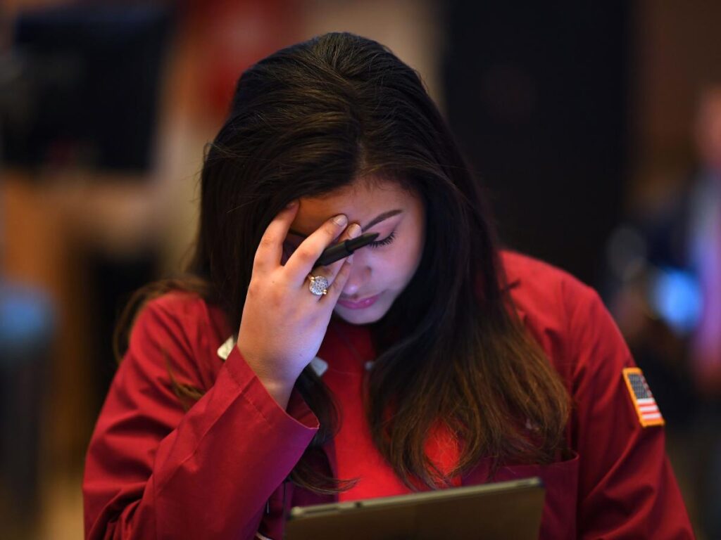 Dow plunges 697 points after jobs report hits rate-cut bets