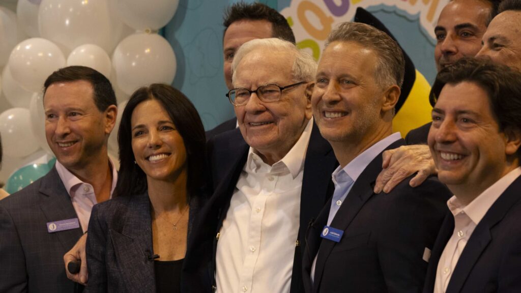 Warren Buffett's Berkshire Hathaway scoops up more Sirius XM