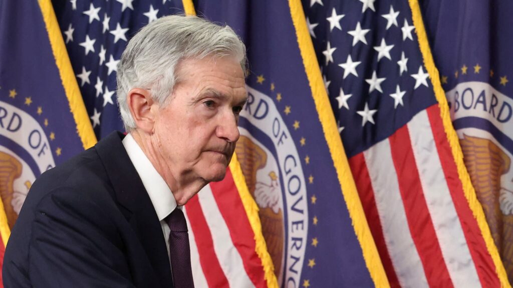 Federal Reserve will reduce staff by 10% in coming years, Powell memo says