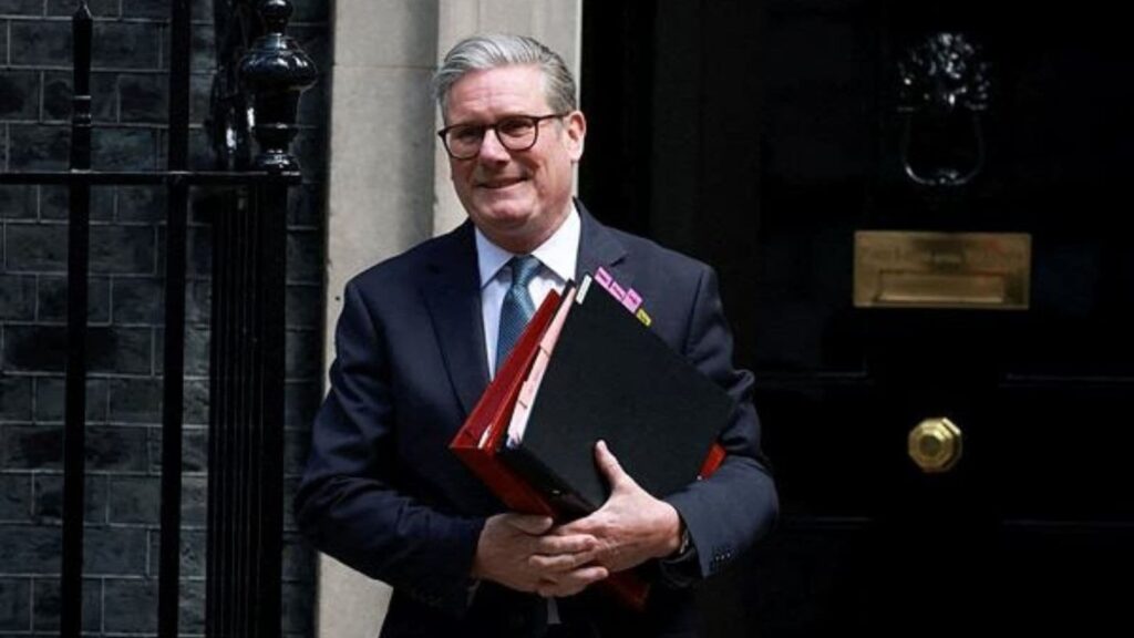 British Prime Minister Keir Starmer leaves 10 Downing Street in London, Britain, May 7, 2025. REUTERS trade