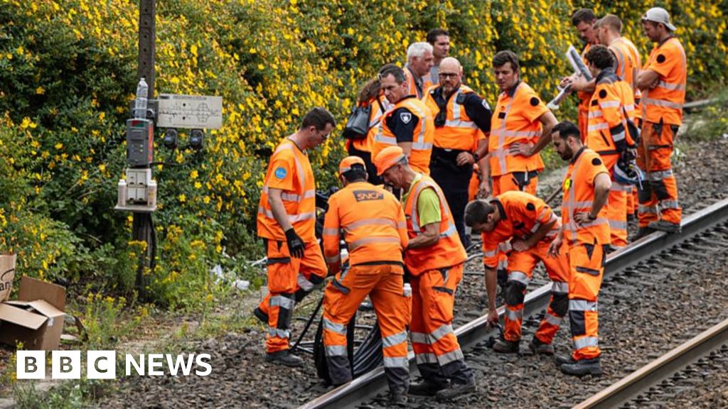 Eurostar passengers face severe delays after cable theft