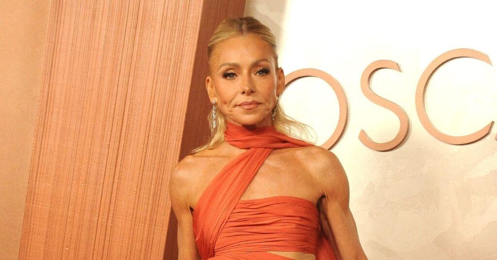 Kelly Ripa Flaunts Body in VERY Suggestive Snaps With Mark Consuelos