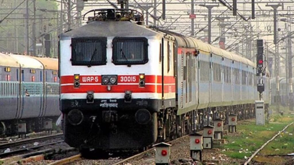 New Tatkal Ticket Booking Rules: Along with the online ticket booking system, the new rule will be applied on counter tickets as well