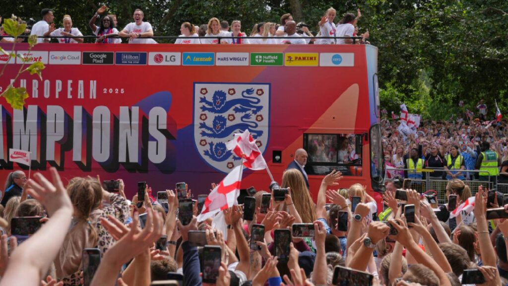 England’s Euro 2025 champions given a heroes’ welcome with some surprise guests getting involved | Football News