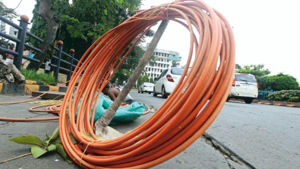 MTNL, MTNL defaults on loans, MTNL loan defaults, MTNL loans, Mahanagar Telephone Nigam Ltd, Indian express news, current affairs