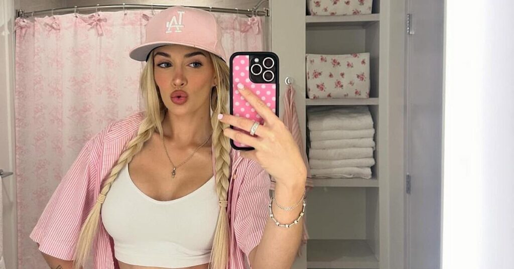 How Sami Sheen Is ‘Obsessed’ With Her Boobs Despite ‘Regrets’ How Sami Sheen Is ‘Obsessed’ With Her Boobs Despite 'Regrets'