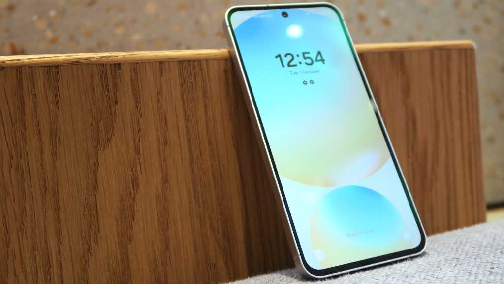 Samsung Galaxy S25 FE and Galaxy Tab S11 to Launch 4 September Samsung Galaxy S24 FE hands on front angled lock screen