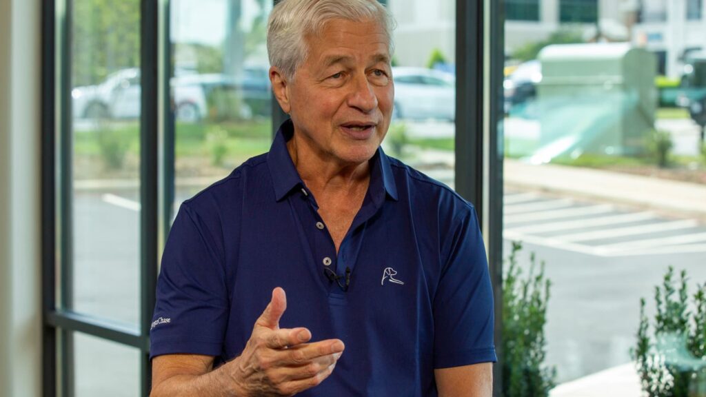 JPMorgan CEO Jamie Dimon says the economy 'is weakening'
