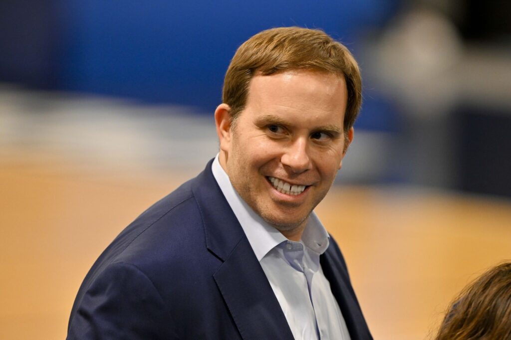 Angry Mavericks Fan in Luka Doncic’s Lakers Jersey Apologized to Patrick Dumont For Flipping Him Off in Viral Moment