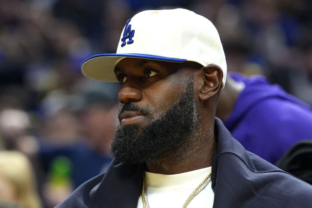 LeBron is not playing the Draymond role