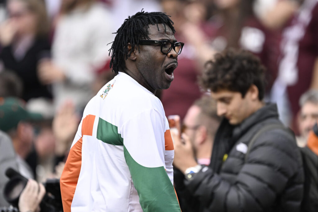 9 days after Michael Irvin put BTA to Texas A&M jersey, Cowboys legend doubles down on keeping up tradition in Miami games