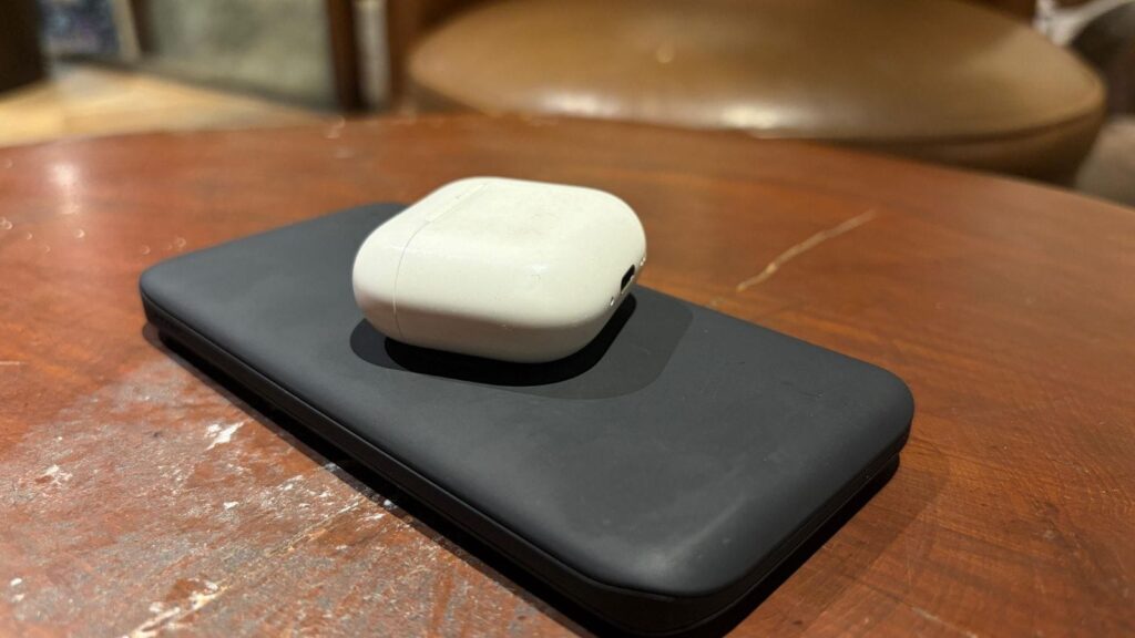 Under a Thousand: Spigen’s super affordable 10,000 mAh of wired and wireless power bank | Technology News Spigen ArcPack dual portable power bank