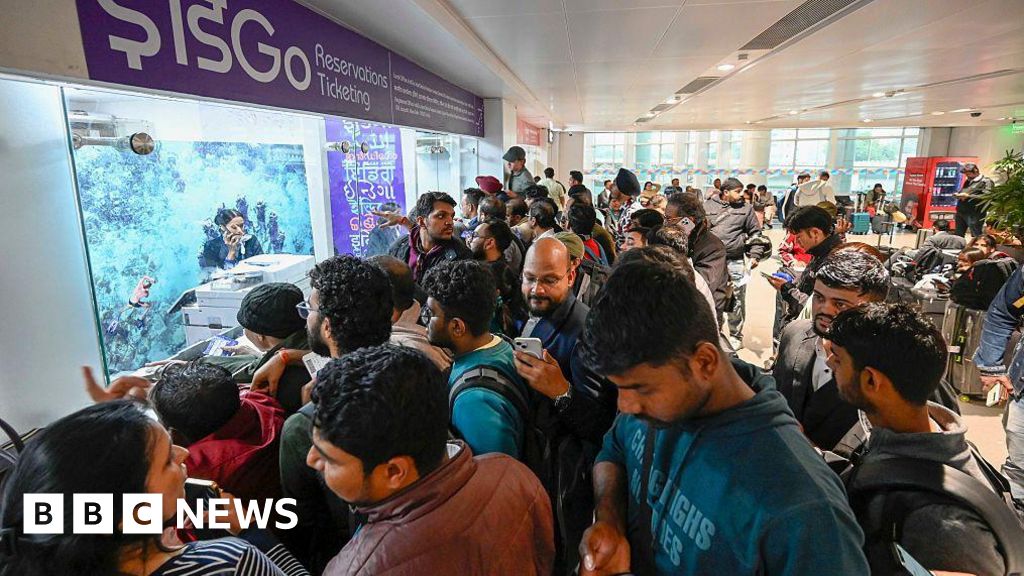 Travel chaos worsens in India with hundreds of flights cancelled