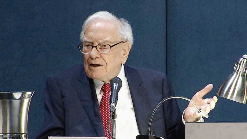 Berkshire Hathaway trims Apple stake, buys NYTimes stock in Buffett's last moves as CEO