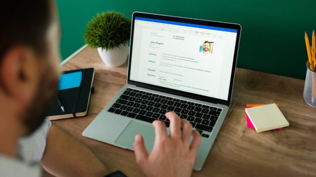 With ChatGPT, you can use targeted prompts to get personalised feedback and strategies to get your dream job faster. (Image for representation: Freepik)