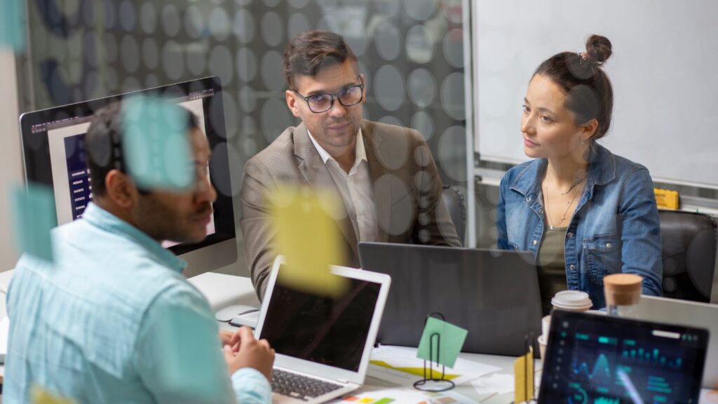 The rapid spread of AI in the workplace could significantly disrupt entry-level jobs. (Image: FreePik)